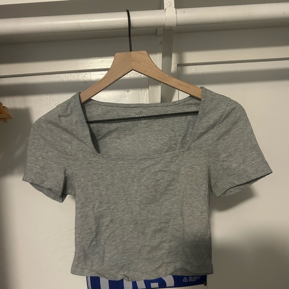 Really cute grey mini cropped shirt